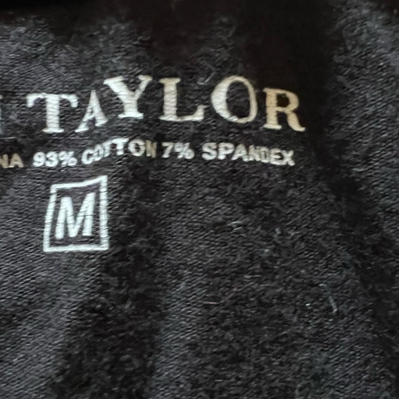 Women’s Ann Taylor Black V-Neck 3/4 Sleeves Tee - Picture 3 of 3